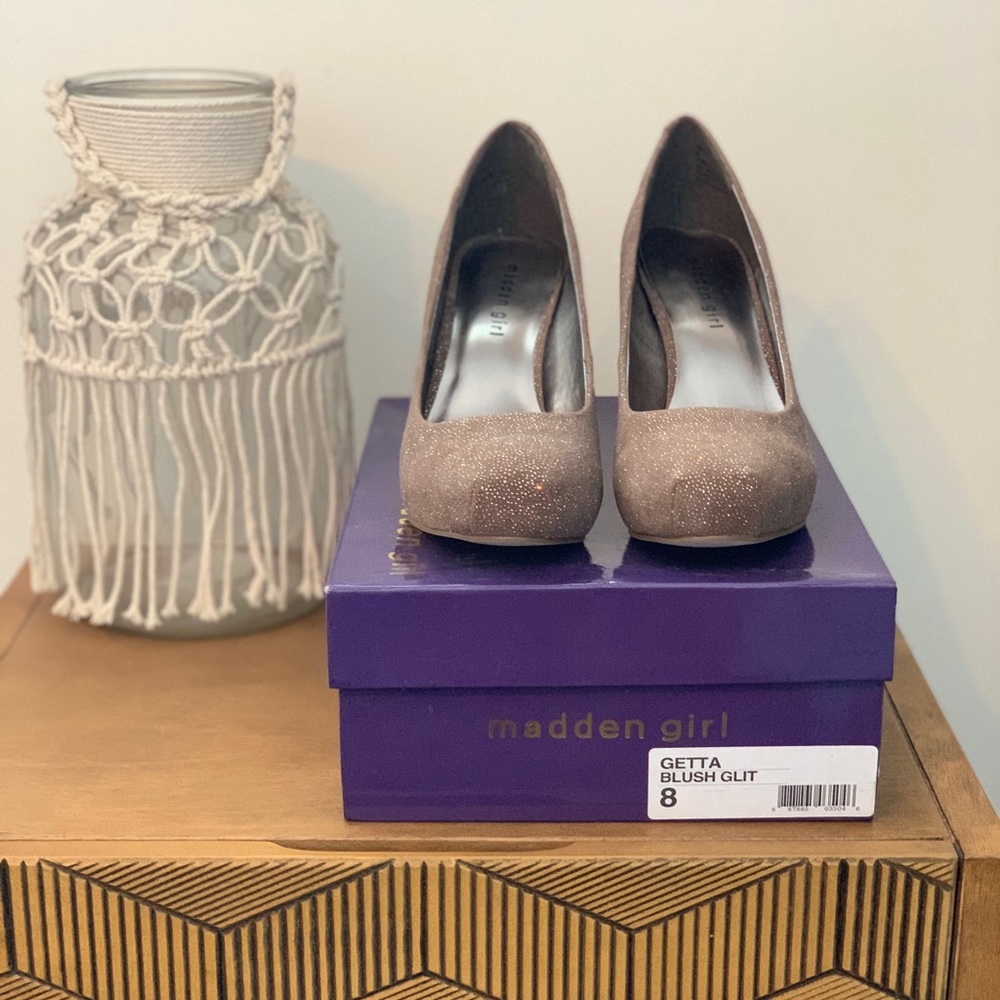 NEW Madden Girl blush glitter pumps heels / Size 8 / Getta style - Picture 2 of 11